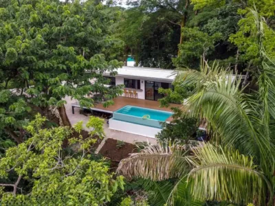 A modern house with pool in the hills north of Sámara — Casa Alicia, Sámara