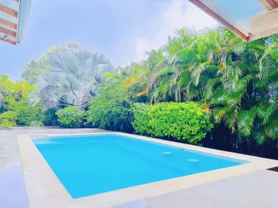 A quiet house with pool between Playa Sámara and Buena Vista — Casa Amigos, Sámara