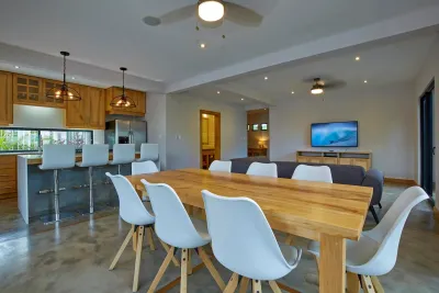 A new two-storey home with pool, minutes from town — Casa Aspen, Sámara
