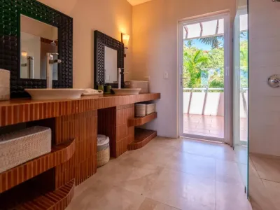 Casa Blanca #2 — Photo 18