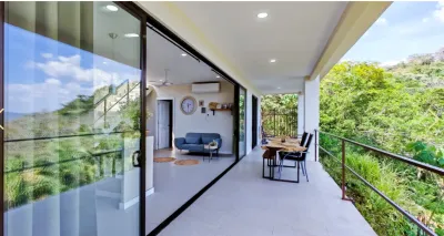 Ocean views and privacy in a recently built house — Casa Flores, Sámara