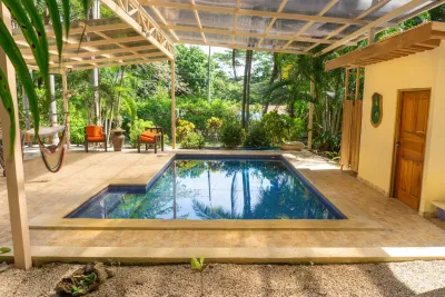 Five minutes walking from the beach, and utterly private — Casa Francesca, Sámara