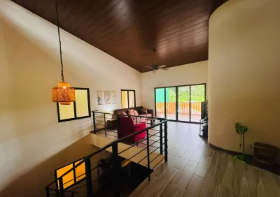 A five-bedroom family house in Puerto Carrillo village — Casa Guacamayo, Sámara