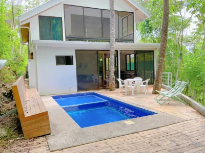 Modern home with private pool, close to town — Casa Hamsa, Sámara
