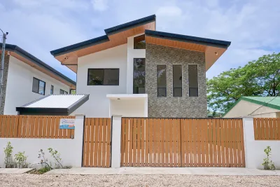 Three bedrooms, a vast pool, minutes from the village — Casa Jurassic, Sámara