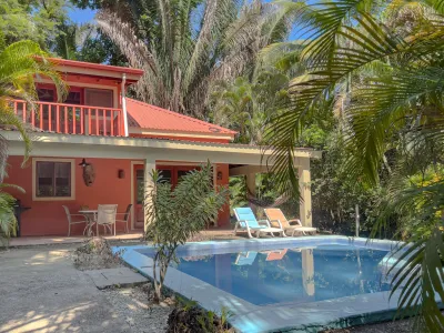 A quiet house with a pool in the heart of Sámara — Casa Selva, Sámara
