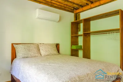Lovely Condo, 5 Minute Walk from the Beach — Photo 11