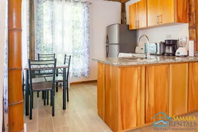 Lovely Condo, 5 Minute Walk from the Beach — Photo 15