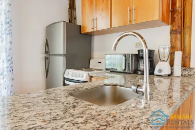 Lovely Condo, 5 Minute Walk from the Beach — Photo 16
