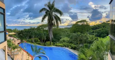 Renovated condo with unobstructed ocean views and infinity pool — Modern Condo with Stunning Ocean Views in Sámara, Sámara