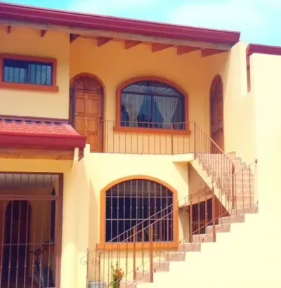Lofted ceilings, a sloped pool, 100ft from the beach — Plaza Sámara, Sámara